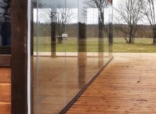 Puitteettomat terassilasit