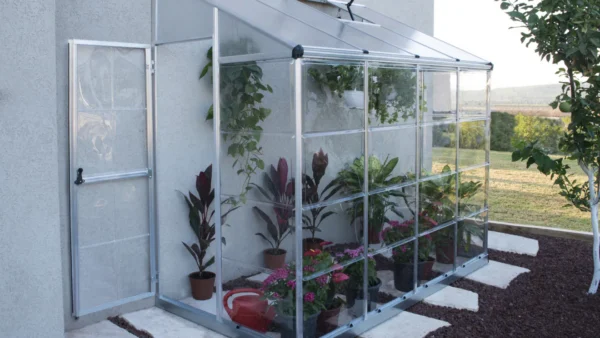 kasvihuone Seinakasvihuone HYBRID 3,04 m² – seinää vasten asennettava kasvihuone pienelle pihalle