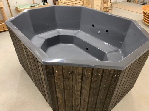 Lasikuituinen kylpytynnyri 2,1x2,8m  8-kulmainen ulkoisella kiukaalla